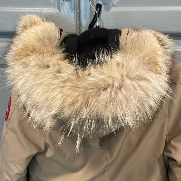 Canada Goose puffer coat - Picture 14 of 16